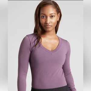 Athleta Long Sleeve V neck Size XL